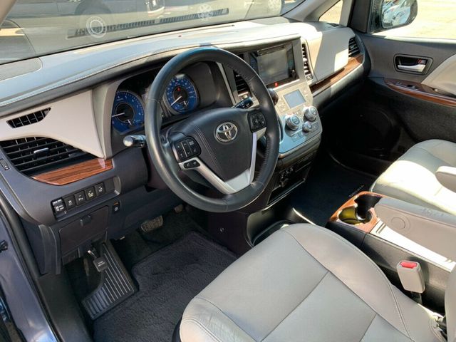 2017 Toyota Sienna Limited Premium FWD 7-Passenger 1-OWNER - 23050737 - 25