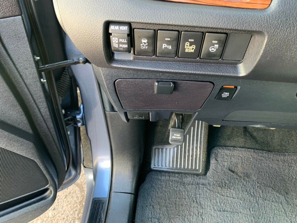 2017 Toyota Sienna Limited Premium FWD 7-Passenger 1-OWNER - 23050737 - 26