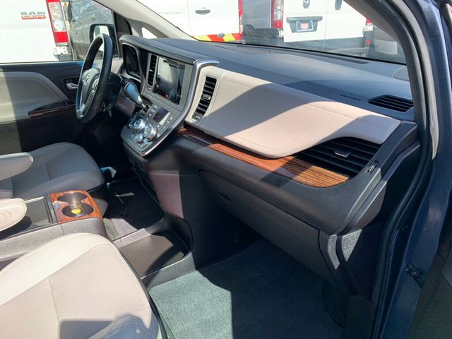 2017 Toyota Sienna Limited Premium FWD 7-Passenger 1-OWNER - 23050737 - 31
