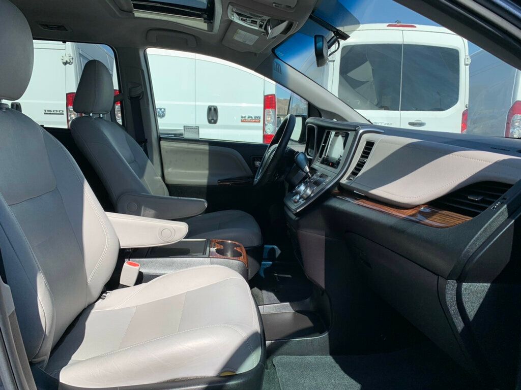 2017 Toyota Sienna Limited Premium FWD 7-Passenger 1-OWNER - 23050737 - 32