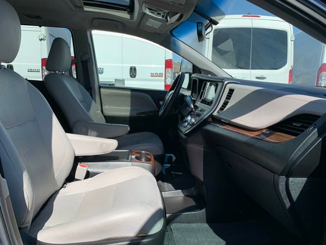 2017 Toyota Sienna Limited Premium FWD 7-Passenger 1-OWNER - 23050737 - 32