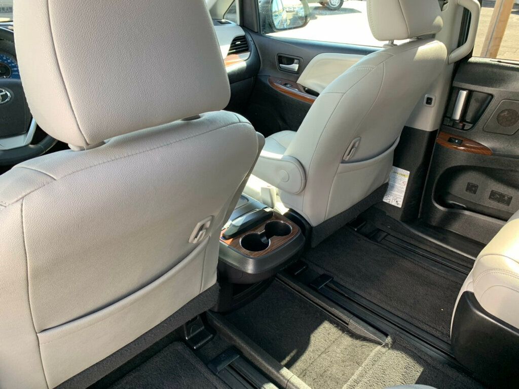2017 Toyota Sienna Limited Premium FWD 7-Passenger 1-OWNER - 23050737 - 35