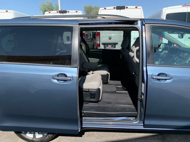 2017 Toyota Sienna Limited Premium FWD 7-Passenger 1-OWNER - 23050737 - 3