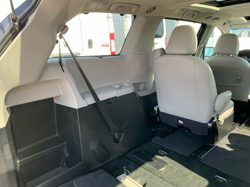 2017 Toyota Sienna Limited Premium FWD 7-Passenger 1-OWNER - 23050737 - 40