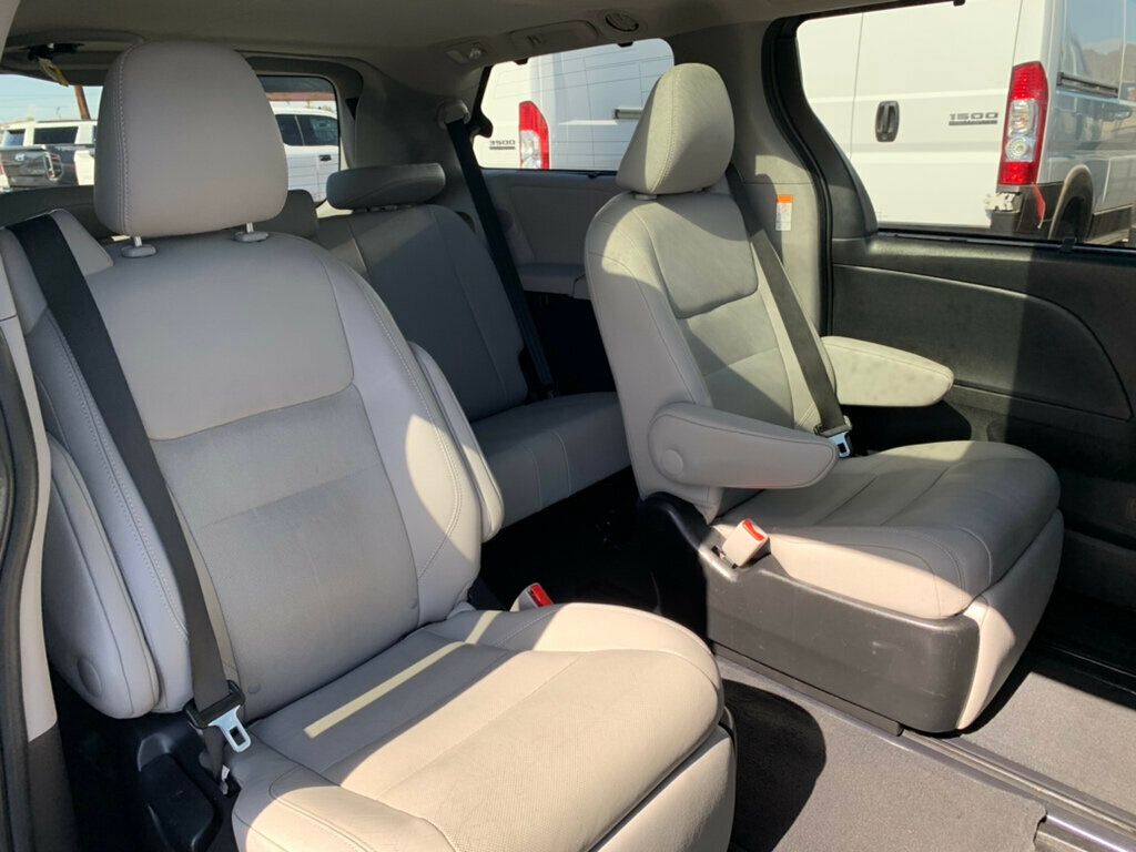 2017 Toyota Sienna Limited Premium FWD 7-Passenger 1-OWNER - 23050737 - 4