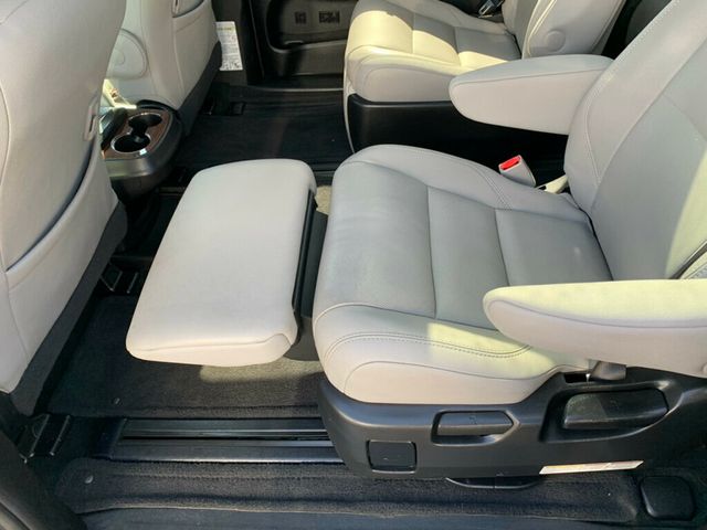 2017 Toyota Sienna Limited Premium FWD 7-Passenger 1-OWNER - 23050737 - 8