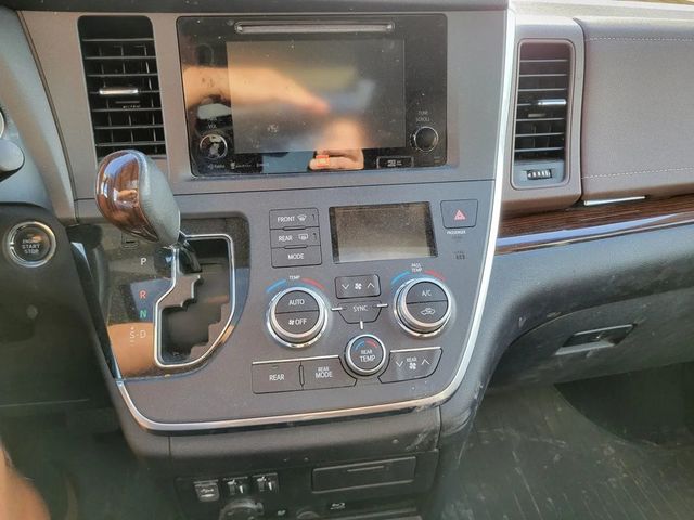 2017 Toyota Sienna Limited Premium Minivan 4D - 23031822 - 19