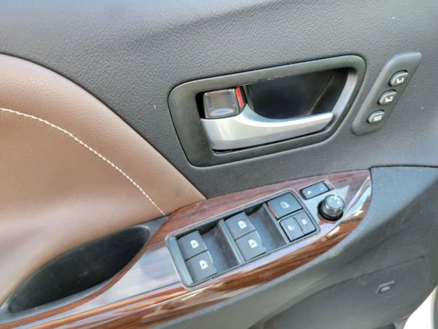 2017 Toyota Sienna Limited Premium Minivan 4D - 23031822 - 21