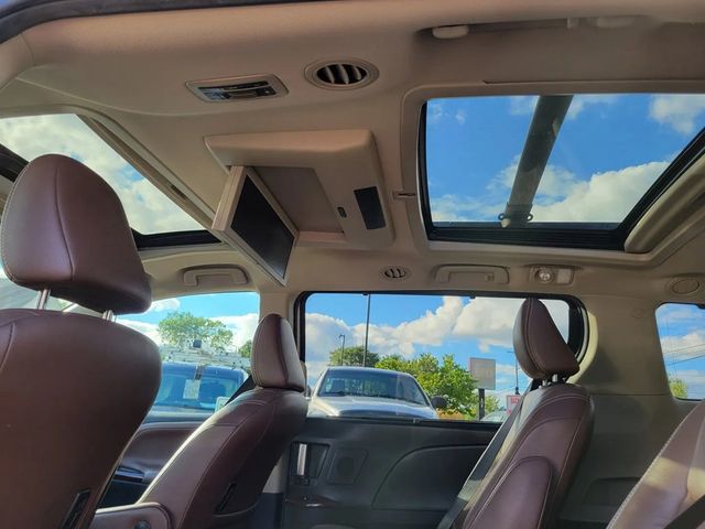 2017 Toyota Sienna Limited Premium Minivan 4D - 23031822 - 24