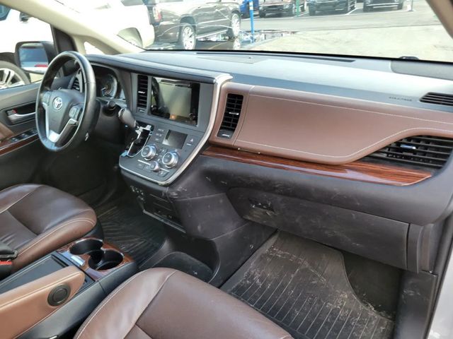 2017 Toyota Sienna Limited Premium Minivan 4D - 23031822 - 28
