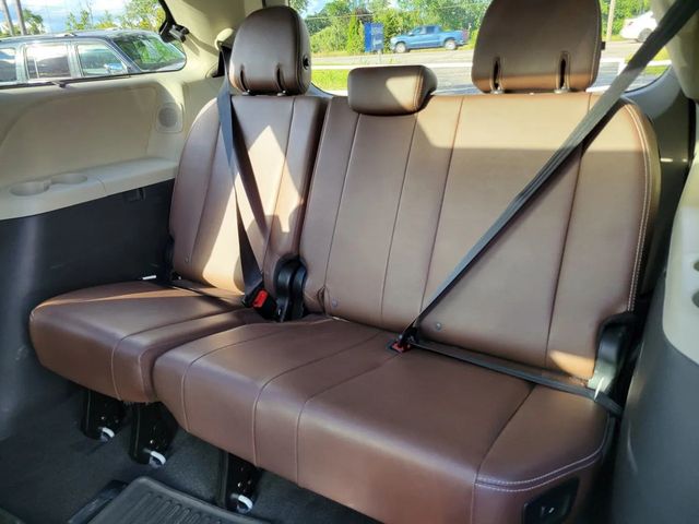 2017 Toyota Sienna Limited Premium Minivan 4D - 23031822 - 5