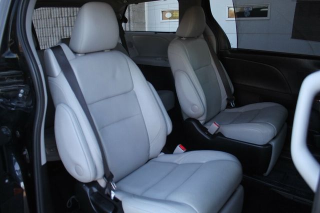 2017 Toyota Sienna LIMITED W/ LEATHER MOONROOF - 22927158 - 9