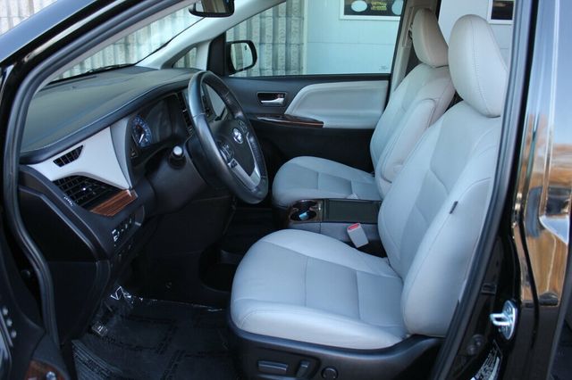 2017 Toyota Sienna LIMITED W/ LEATHER MOONROOF - 22927158 - 22