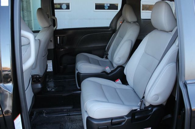2017 Toyota Sienna LIMITED W/ LEATHER MOONROOF - 22927158 - 26