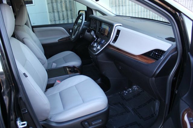 2017 Toyota Sienna LIMITED W/ LEATHER MOONROOF - 22927158 - 7