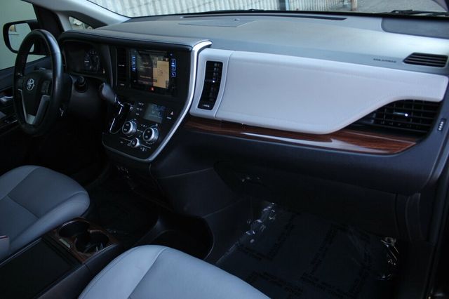 2017 Toyota Sienna LIMITED W/ LEATHER MOONROOF - 22927158 - 8