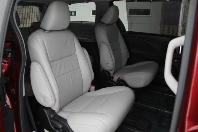 2017 Toyota Sienna ONE OWNER AWD LIMITED W/ NAVIGATION, LEATHER, MOONROOF - 22946127 - 10