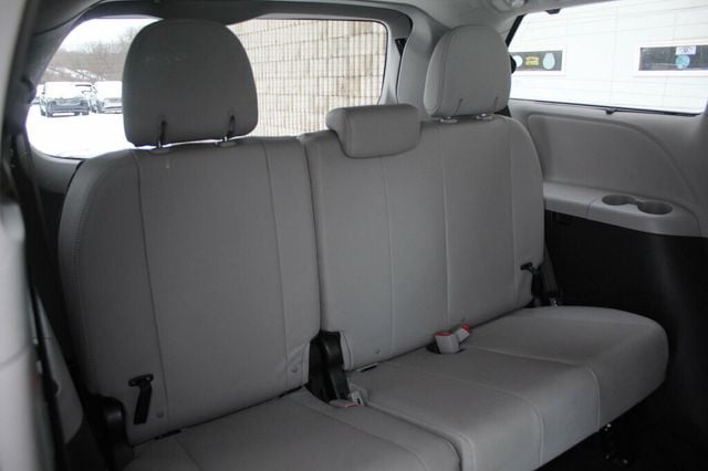 2017 Toyota Sienna ONE OWNER AWD LIMITED W/ NAVIGATION, LEATHER, MOONROOF - 22946127 - 11