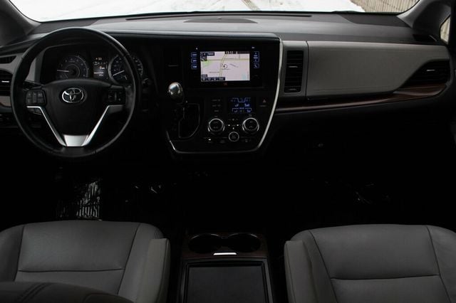 2017 Toyota Sienna ONE OWNER AWD LIMITED W/ NAVIGATION, LEATHER, MOONROOF - 22946127 - 12