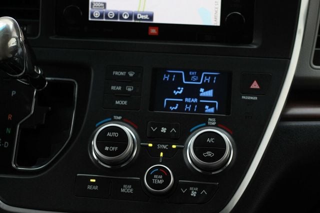 2017 Toyota Sienna ONE OWNER AWD LIMITED W/ NAVIGATION, LEATHER, MOONROOF - 22946127 - 15