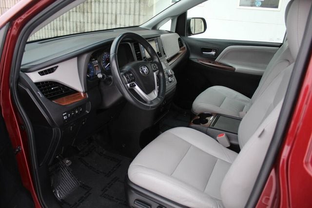 2017 Toyota Sienna ONE OWNER AWD LIMITED W/ NAVIGATION, LEATHER, MOONROOF - 22946127 - 25