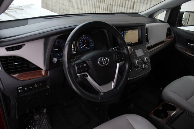 2017 Toyota Sienna ONE OWNER AWD LIMITED W/ NAVIGATION, LEATHER, MOONROOF - 22946127 - 26
