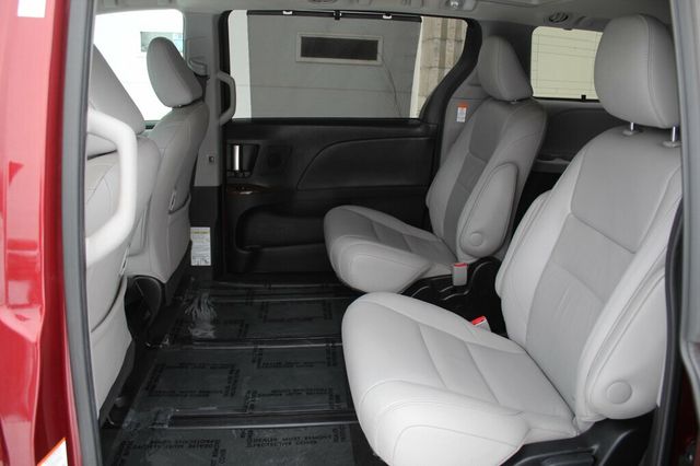 2017 Toyota Sienna ONE OWNER AWD LIMITED W/ NAVIGATION, LEATHER, MOONROOF - 22946127 - 28