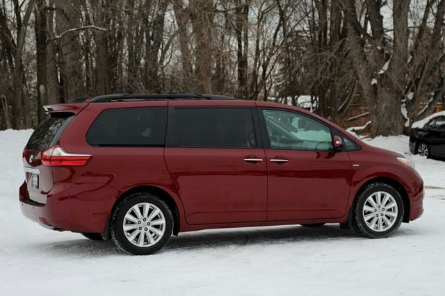 2017 Toyota Sienna ONE OWNER AWD LIMITED W/ NAVIGATION, LEATHER, MOONROOF - 22946127 - 2