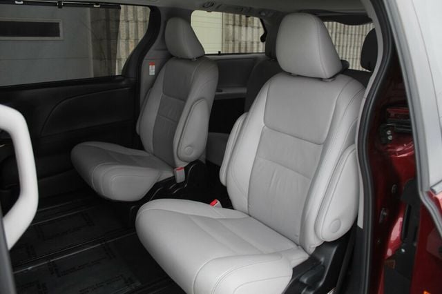 2017 Toyota Sienna ONE OWNER AWD LIMITED W/ NAVIGATION, LEATHER, MOONROOF - 22946127 - 29