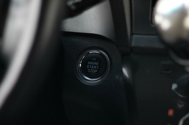 2017 Toyota Sienna ONE OWNER AWD LIMITED W/ NAVIGATION, LEATHER, MOONROOF - 22946127 - 32