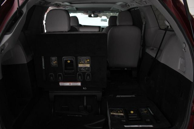 2017 Toyota Sienna ONE OWNER AWD LIMITED W/ NAVIGATION, LEATHER, MOONROOF - 22946127 - 35