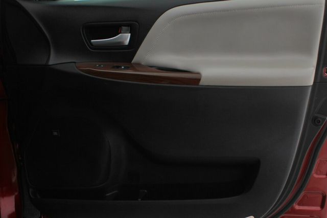 2017 Toyota Sienna ONE OWNER AWD LIMITED W/ NAVIGATION, LEATHER, MOONROOF - 22946127 - 5