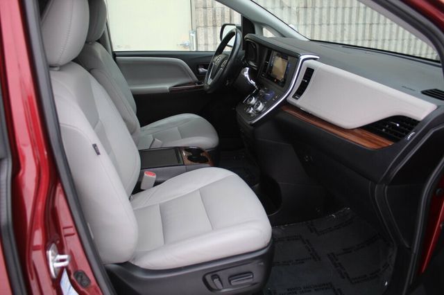 2017 Toyota Sienna ONE OWNER AWD LIMITED W/ NAVIGATION, LEATHER, MOONROOF - 22946127 - 6