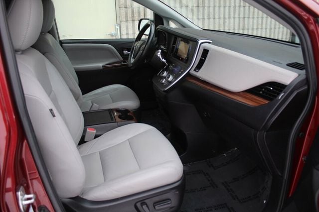 2017 Toyota Sienna ONE OWNER AWD LIMITED W/ NAVIGATION, LEATHER, MOONROOF - 22946127 - 7