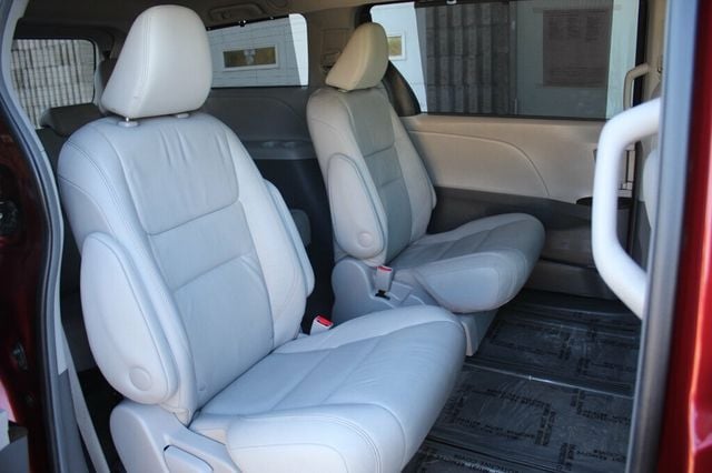 2017 Toyota Sienna ONE OWNER AWD XLE W/ NAVIGATION MOONROOF LEATHER - 22927142 - 10