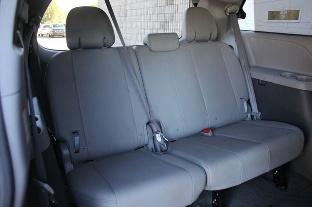 2017 Toyota Sienna ONE OWNER AWD XLE W/ NAVIGATION MOONROOF LEATHER - 22927142 - 11