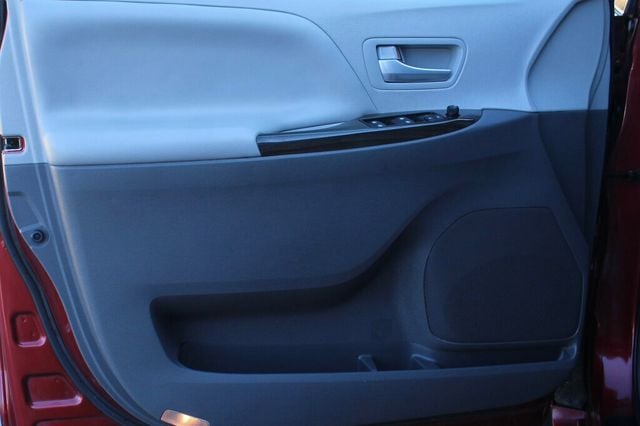 2017 Toyota Sienna ONE OWNER AWD XLE W/ NAVIGATION MOONROOF LEATHER - 22927142 - 19