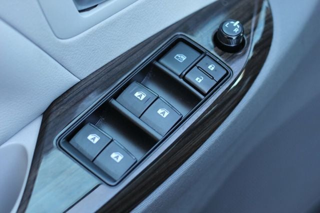 2017 Toyota Sienna ONE OWNER AWD XLE W/ NAVIGATION MOONROOF LEATHER - 22927142 - 20