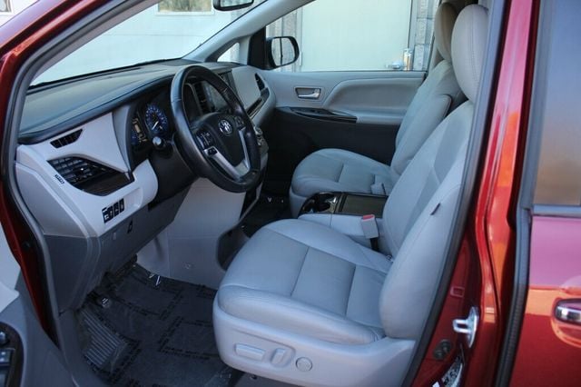 2017 Toyota Sienna ONE OWNER AWD XLE W/ NAVIGATION MOONROOF LEATHER - 22927142 - 23