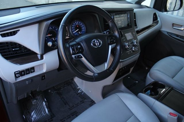 2017 Toyota Sienna ONE OWNER AWD XLE W/ NAVIGATION MOONROOF LEATHER - 22927142 - 24