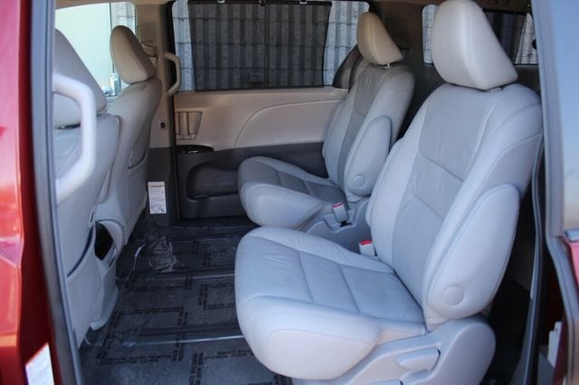 2017 Toyota Sienna ONE OWNER AWD XLE W/ NAVIGATION MOONROOF LEATHER - 22927142 - 26