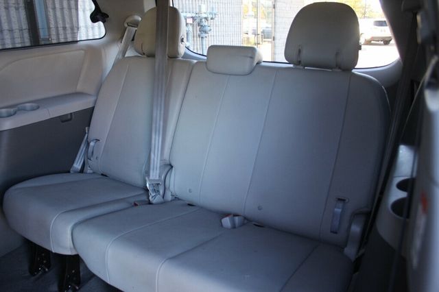 2017 Toyota Sienna ONE OWNER AWD XLE W/ NAVIGATION MOONROOF LEATHER - 22927142 - 28