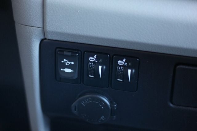 2017 Toyota Sienna ONE OWNER AWD XLE W/ NAVIGATION MOONROOF LEATHER - 22927142 - 31