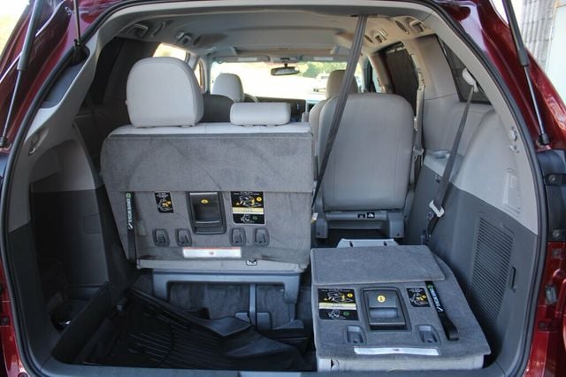 2017 Toyota Sienna ONE OWNER AWD XLE W/ NAVIGATION MOONROOF LEATHER - 22927142 - 33