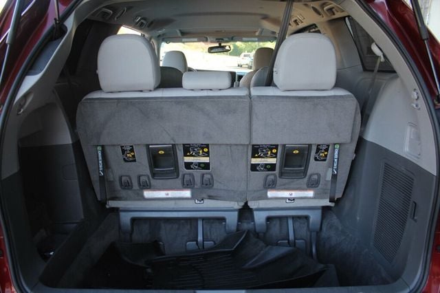 2017 Toyota Sienna ONE OWNER AWD XLE W/ NAVIGATION MOONROOF LEATHER - 22927142 - 34