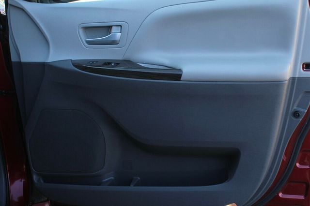 2017 Toyota Sienna ONE OWNER AWD XLE W/ NAVIGATION MOONROOF LEATHER - 22927142 - 5