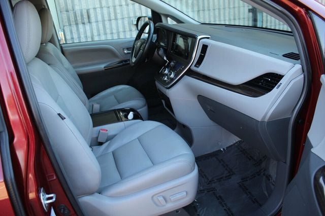 2017 Toyota Sienna ONE OWNER AWD XLE W/ NAVIGATION MOONROOF LEATHER - 22927142 - 7