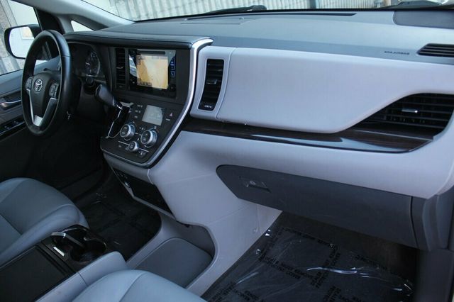 2017 Toyota Sienna ONE OWNER XLE 8 PASSENGER W/ LEATHER, MOONROOF - 22980377 - 9