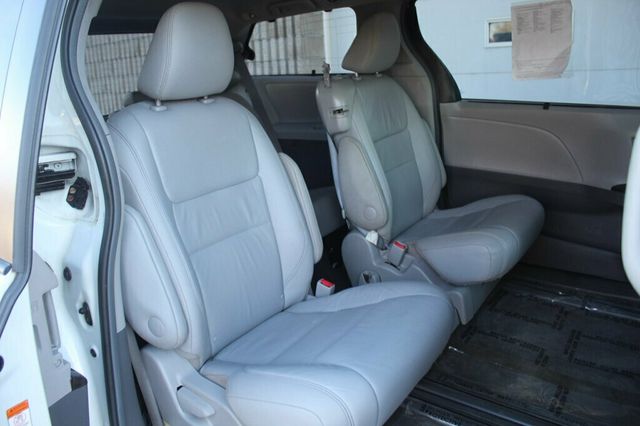 2017 Toyota Sienna ONE OWNER XLE 8 PASSENGER W/ LEATHER, MOONROOF - 22980377 - 11