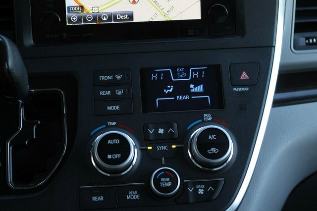 2017 Toyota Sienna ONE OWNER XLE 8 PASSENGER W/ LEATHER, MOONROOF - 22980377 - 16